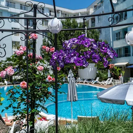 Yassen Village 3*