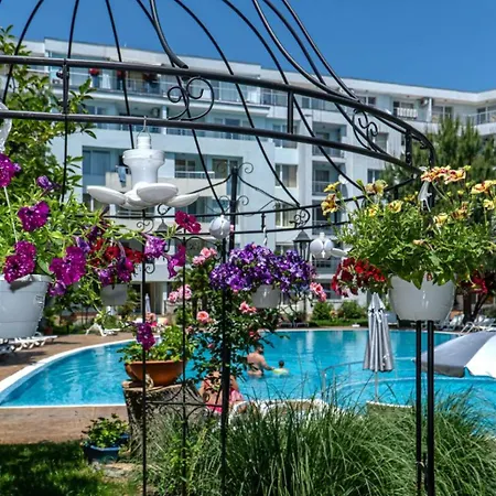 Yassen Village Апарт-отель 3*