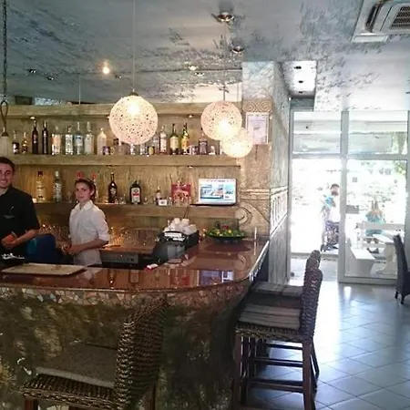 雅思森假日村 3* 阳光海滩