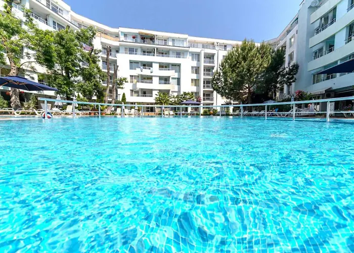 Aparthotel Yassen Holiday Village 3*