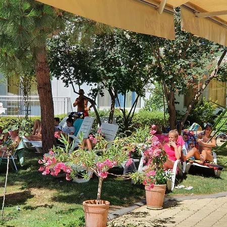 מלון דירות Yassen Village סאני ביץ'