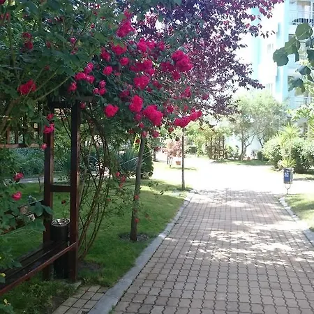 מלון דירות Yassen Village סאני ביץ'
