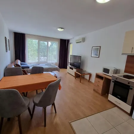 Yassen Village Aparthotel 3*