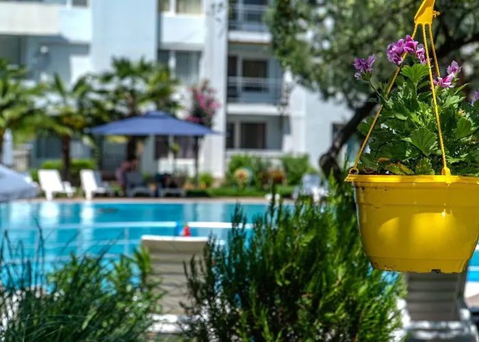 Aparthotel Yassen Village 3*