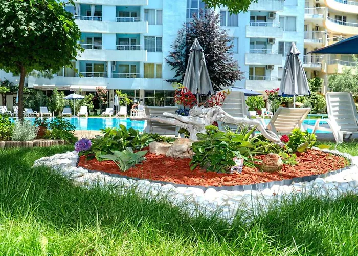 Yassen Village Aparthotel 3*