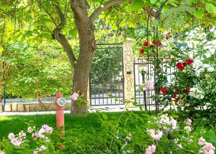 Aparthotel Yassen Village