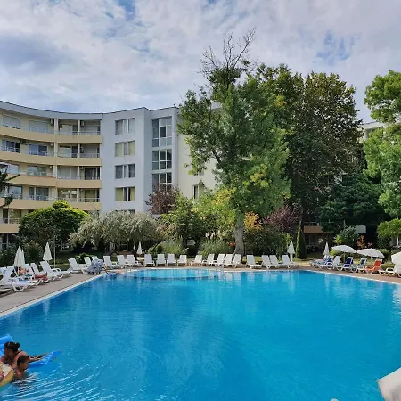 Yassen Village Apartahotel 3*